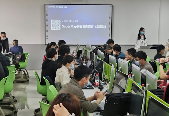 武漢大學GIS教學與應用創新中心與超圖軟件攜手舉辦開發者訓練營，推動教育行業軟件開發創新
